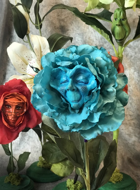 Alice in Wonderland (non) Talking Flowers 