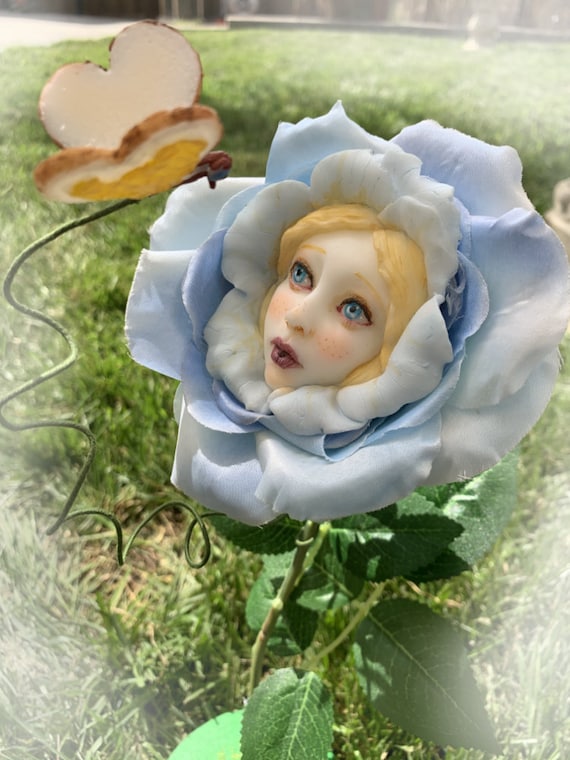 Alice in Wonderland (non)talking Flowers 