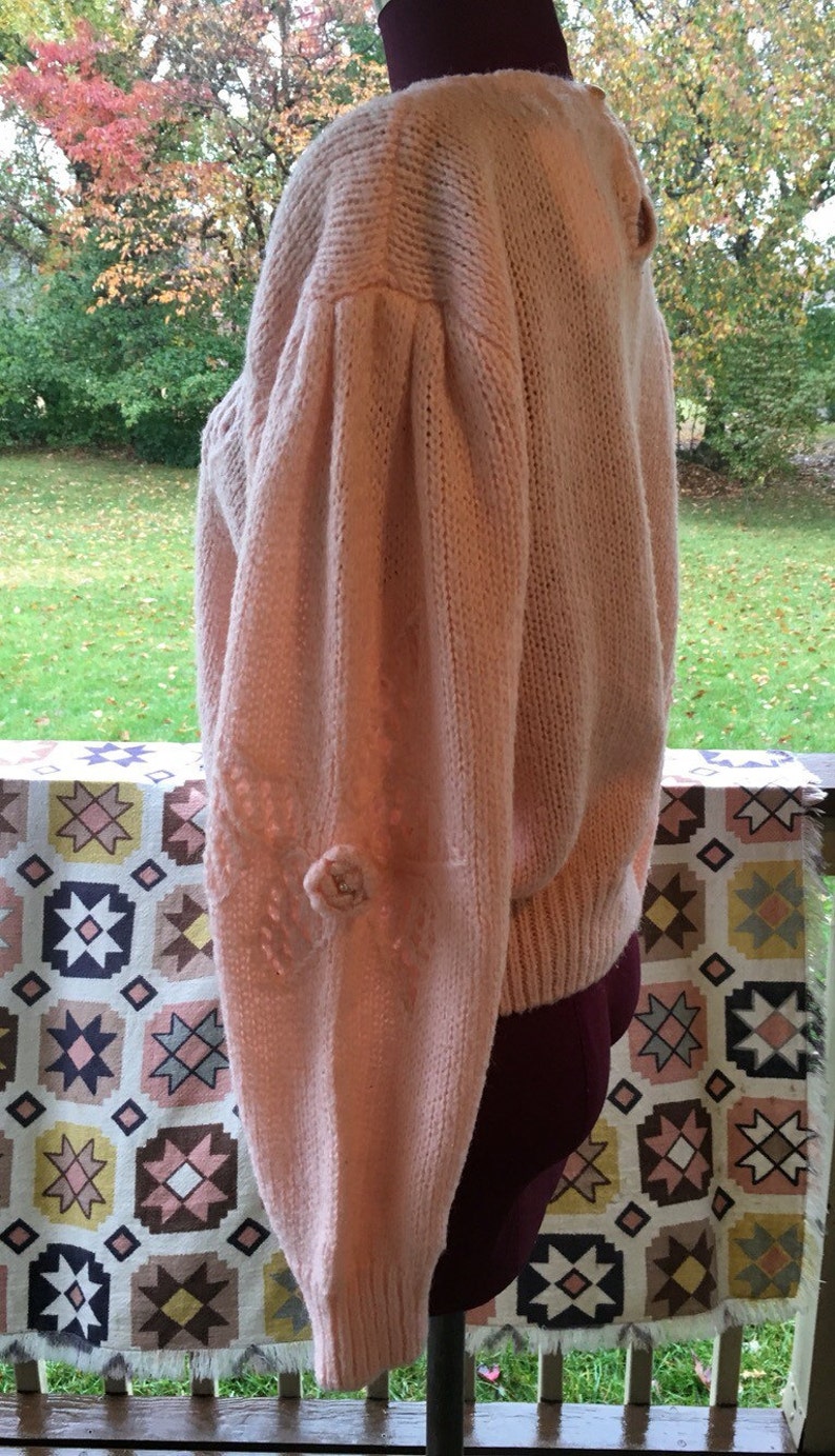 Vintage S M Knit Sweater Top Shirt Dusty Pink Ornate Floral Crop Pearls Embellished Broad Shoulder