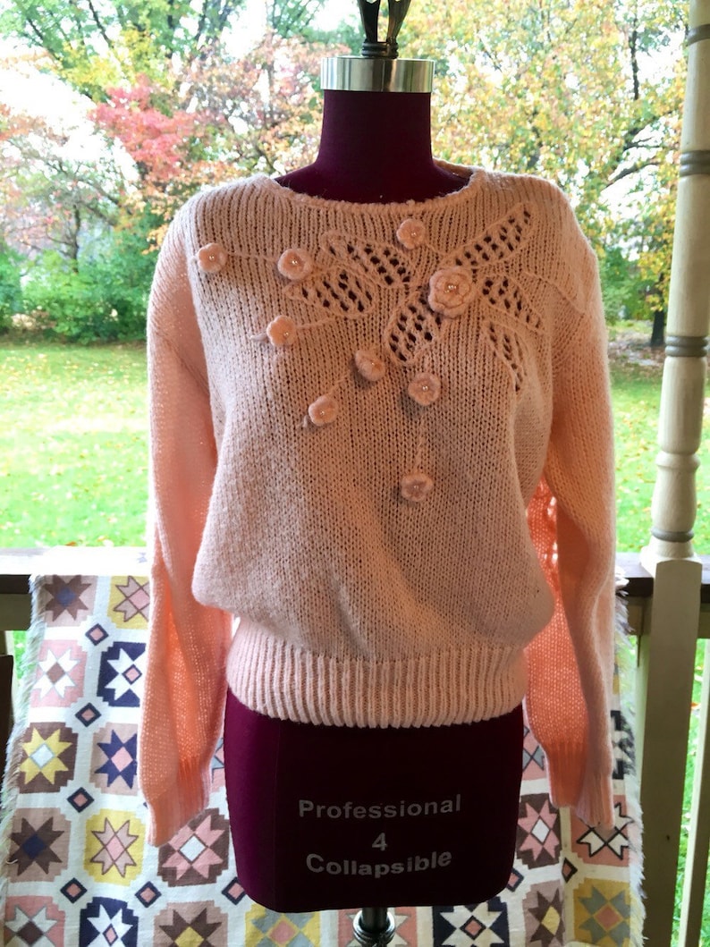 Vintage S M Knit Sweater Top Shirt Dusty Pink Ornate Floral Crop Pearls Embellished Broad Shoulder