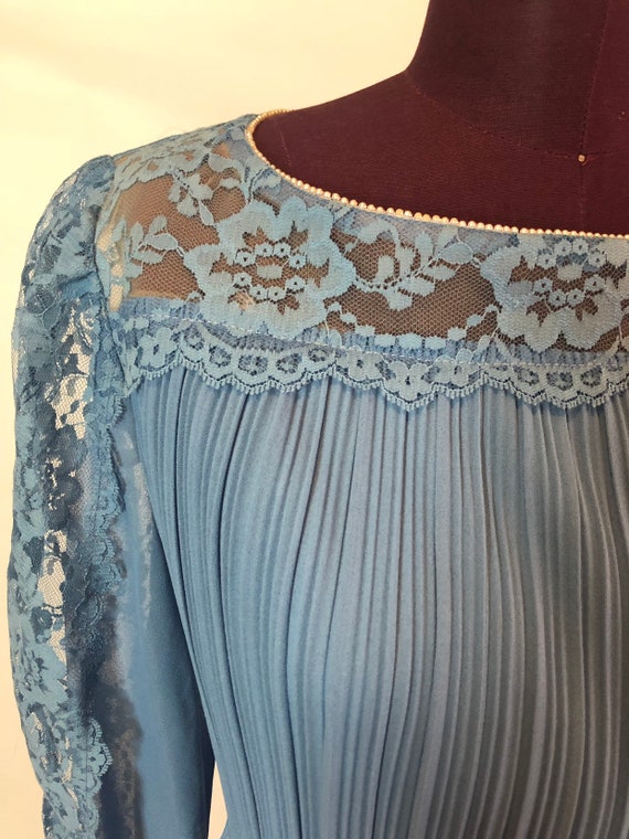 FANCY BLOUSON Dress 70s Vintage PEARL Detail Flow… - image 4