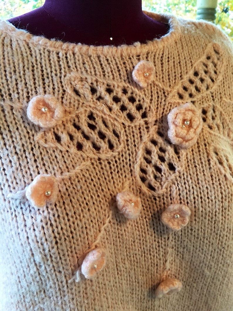 Vintage S M Knit Sweater Top Shirt Dusty Pink Ornate Floral Crop Pearls Embellished Broad Shoulder