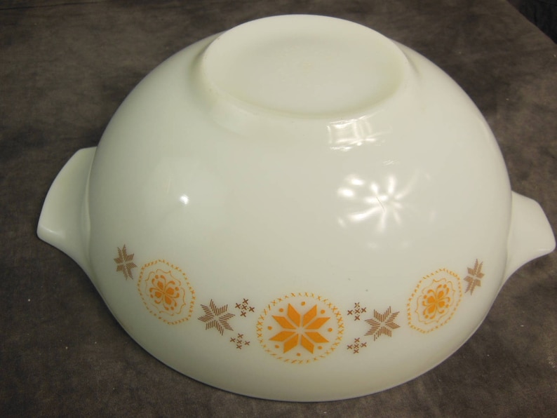 444 Pyrex Town and Country 4 QT Cinderella Bowl