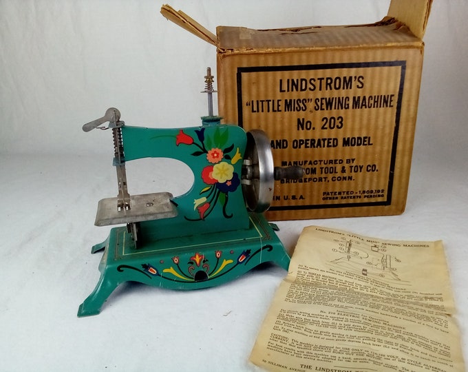 Vintage Sewing Machine, Lindstrom Little Miss Toy Sewing Machine