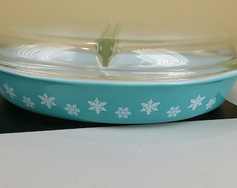 Vintage Turquoise Pyrex Snowflake Divided Casserole with Lid, Blue Snowflake, 1-1/2 quart