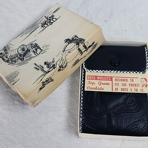 Vintage 1950s Boys Leather Wallet en caja original, cuero en relieve, único en su clase, Western Wallet - RARO, nunca usado