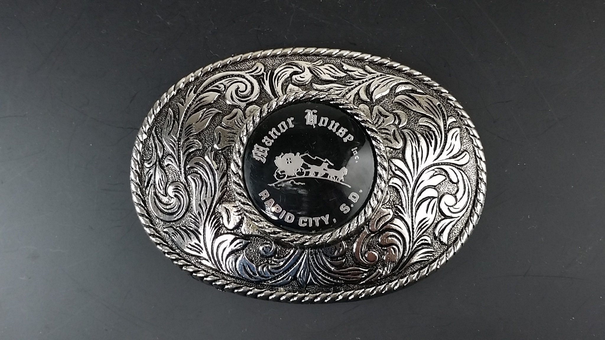 \'There\'s No Place Like Home\' Commemorative Belt Buckle - Silver Tone RARE Engraved Silver Tone Belt Buckle, Manor House South Dakota  main image 3