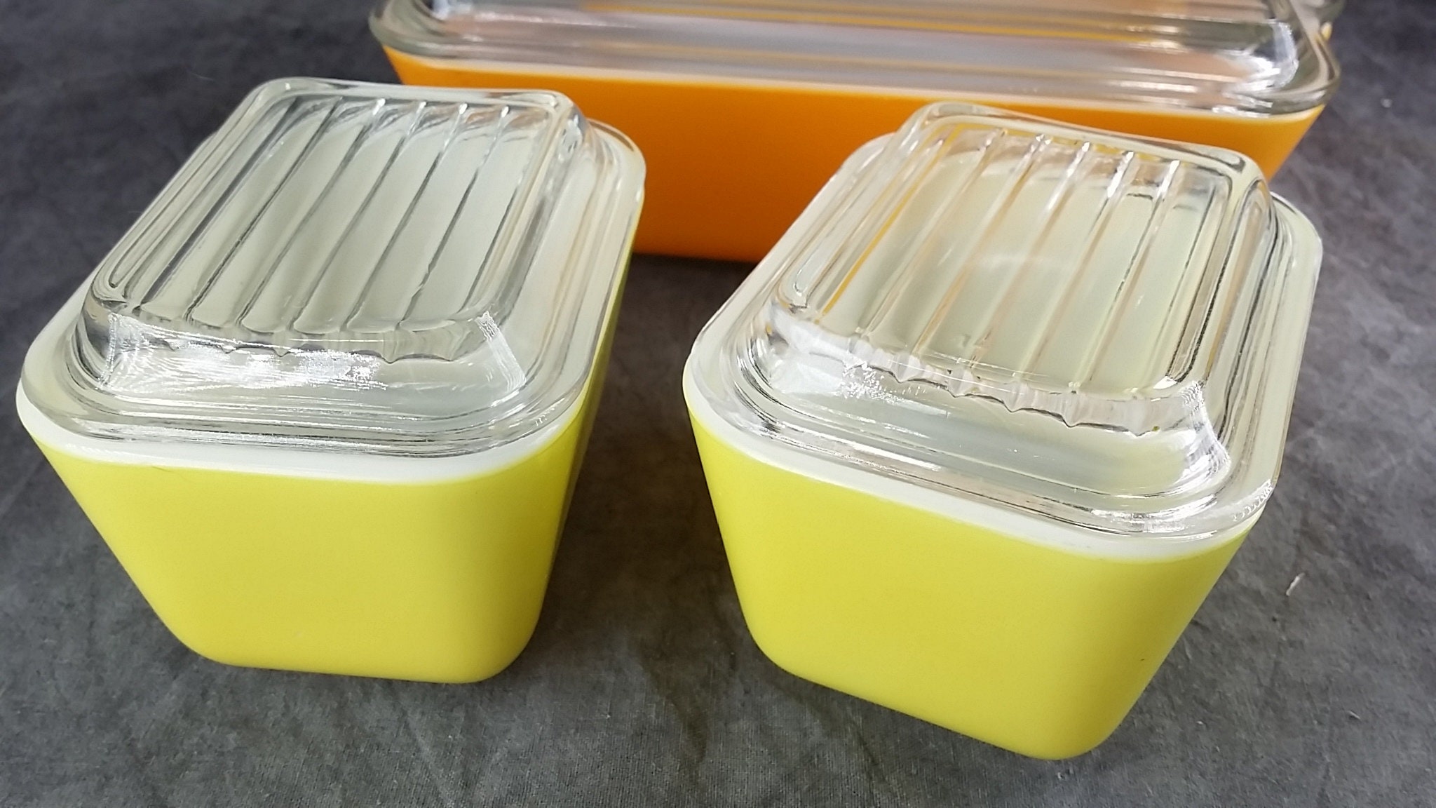Pyrex daisy shop refrigerator set