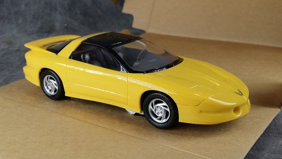 Yellow 1/25 scale 6820 AMT Ertl 1993 Dealer Promo Car 1993 Pontiac Firebird 