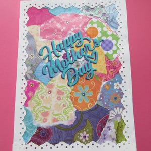 Biglietto per la festa della mamma, decoupage floreale con gemme, bordi smerlati. Biglietto 5 X 7", pezzo unico, splendidamente realizzato.