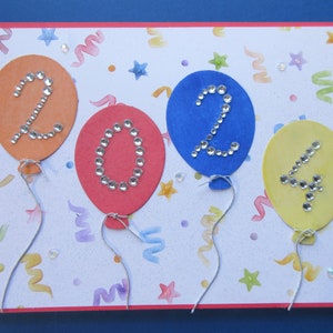 Carte de remise des diplômes 2024, ballons colorés et confettis, carte unique en son genre (une pièce) spéciale pour quelqu'un de spécial.