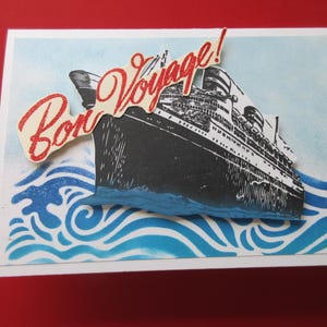 Bon Voyage! card- L'avventura ti aspetta! Nave da crociera in mare, grande "Bon Voyage!" sulla prua della nave. Goditi la tua vacanza. (Viaggio)