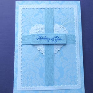 Biglietto di condoglianze, "Thinking of You", incorniciato con croce su carta con motivo floreale e cuore. Pezzo unico.