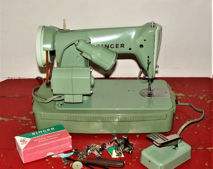 Singer RFJ88 Portable Sewing Machine Works Great Very Nice Strong