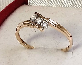Anillo 20,3 mm petite oro 375 diamantes diseño vintage elegante GR106