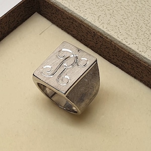Anillo elegante de 18,3 mm con sello de plata con letra nostálgica inicial "R" vintage maciza SR1388