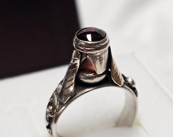 17,7 mm Silberschmiede Ring Silber 916 Granat Steinchen teilvergoldet Nostalgie selten Unikat SR1700