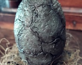 Critters egg, Huevo de Pascua, Alien, creature, Platinum silicone, Figure on resin base