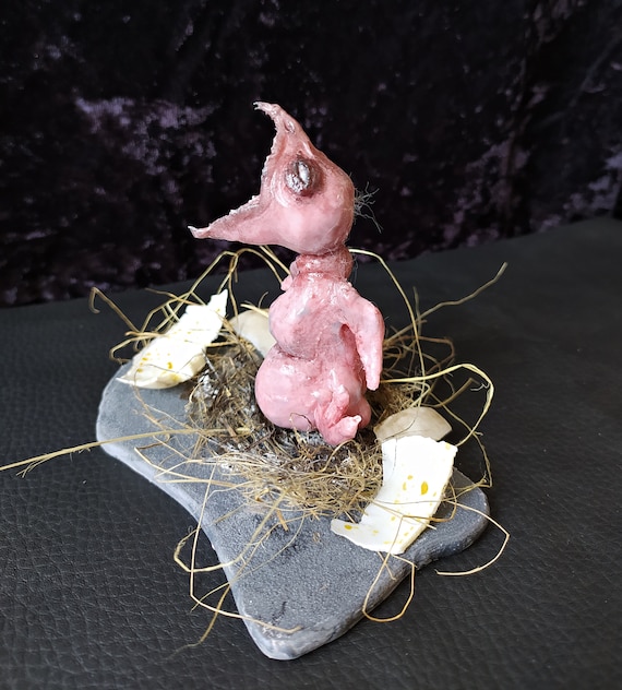 Poupée Miniature En Résine Dans Coquille D'œuf, 7 Cm, Collection, Très Bon état
