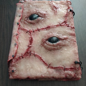 Book Diary File Cabinete Evil  Dead Necronomicón Lovecraft Two Eyes Creepy Horror Gore Platino Silicone Human Skin Siamese Monsters Demons