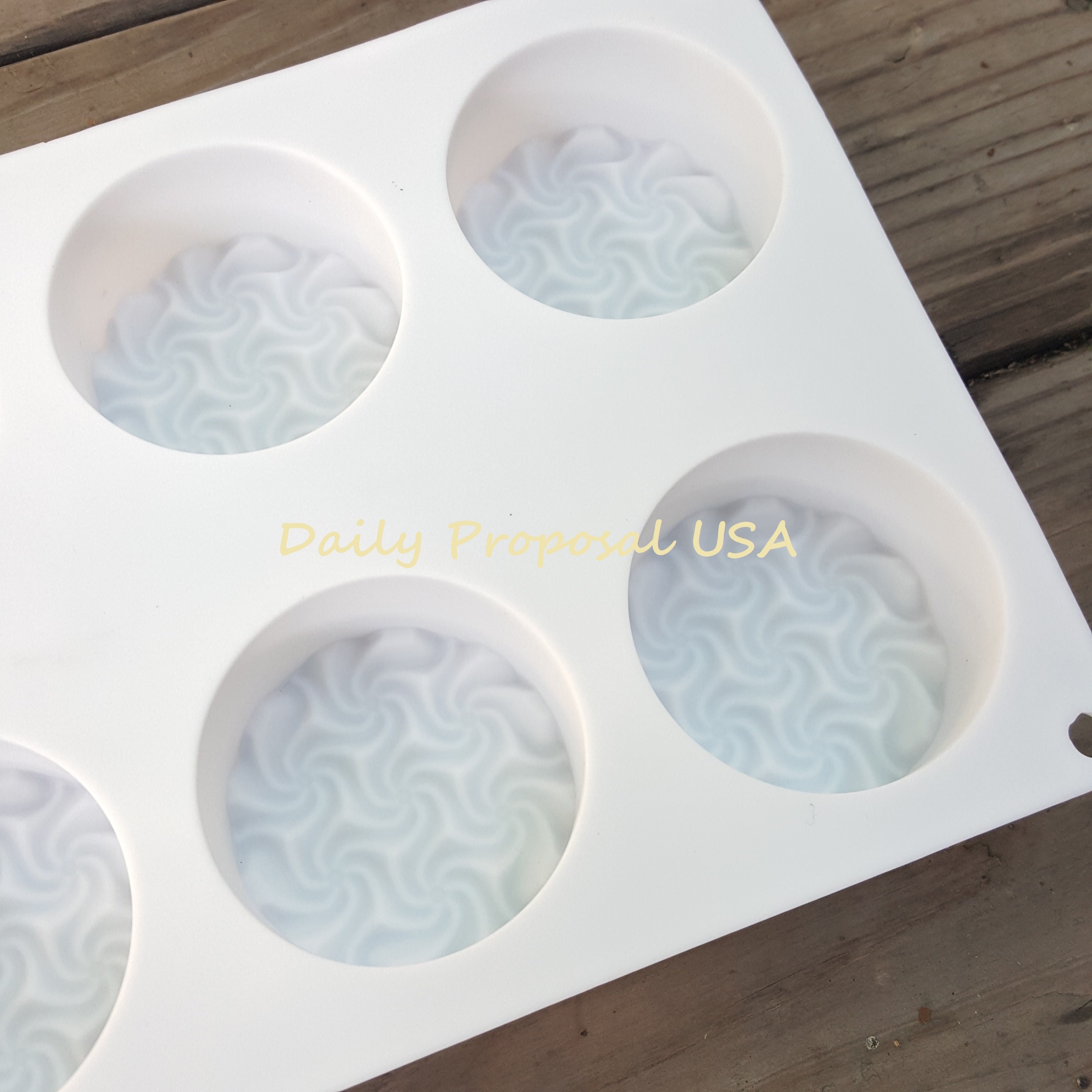 Great Ice Cream Cone Cupcake Soap Silicone Mold 8-Cavity Tray Bakeware 