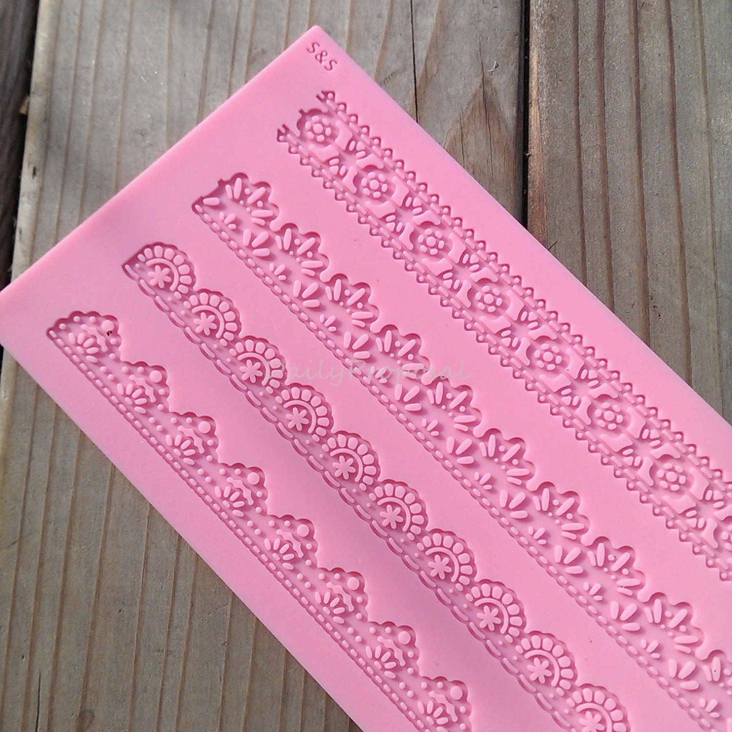 Silicone Flower Work Mat – Rosy Rings