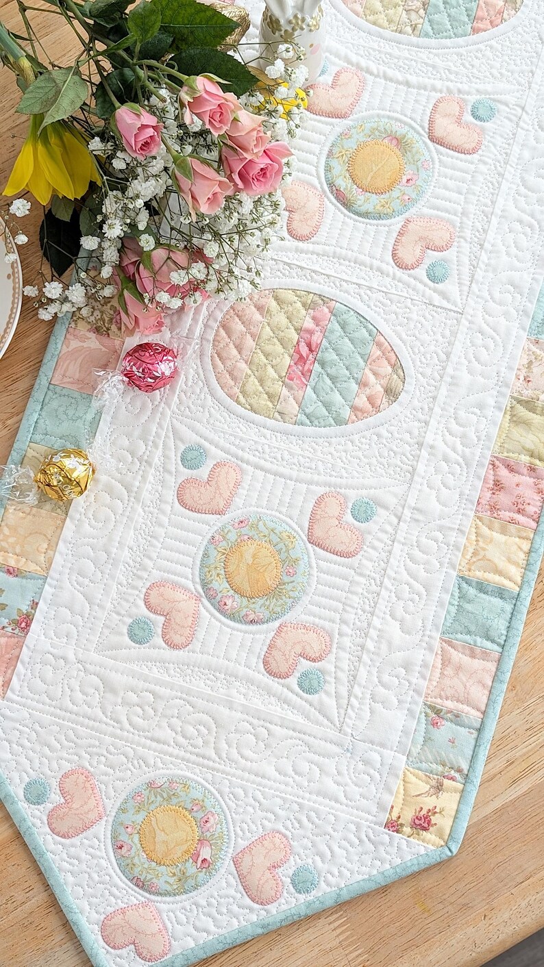 Easter Floral Egg Scrap Quilt Table Runner Pattern (PDF Digital) - Etsy