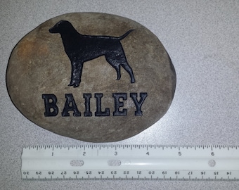 Piedra conmemorativa para mascotas grabada personalizada: silueta de perro o gato