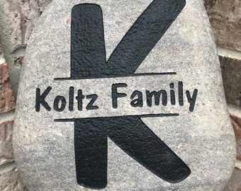 Piedra grabada personalizada con el nombre de la familia