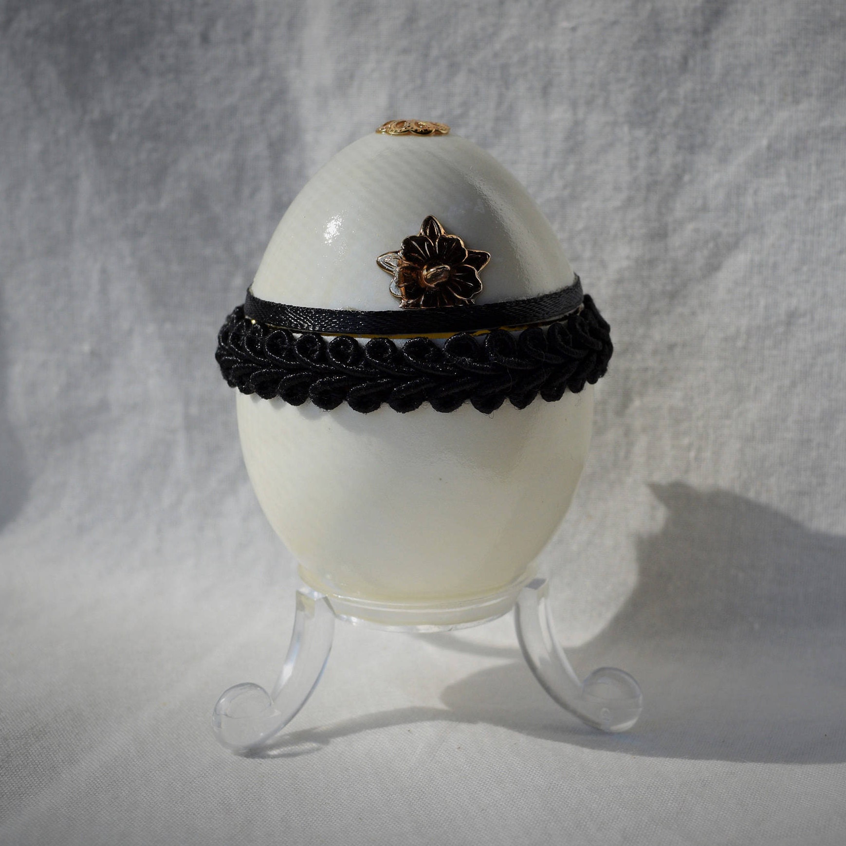 Hinged Egg Jewel Box Engagement Ring Wedding Ring Decorated Egg