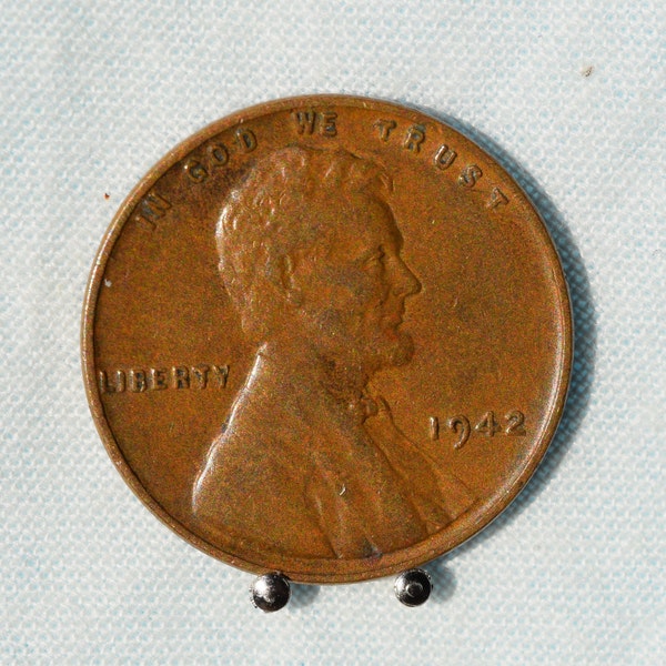 1942 Lincoln Cent  United States Penny.  Lincoln and Wheat.  Over seventy years old.  Ships with USPS tracking number.