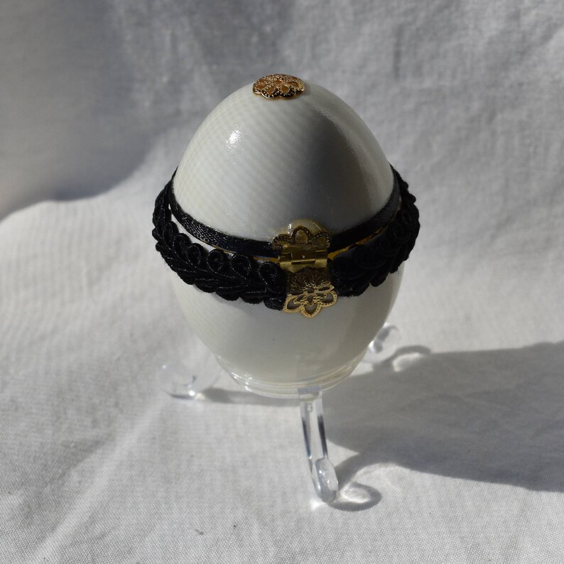 Hinged Egg Jewel Box Engagement Ring Wedding Ring Decorated Egg