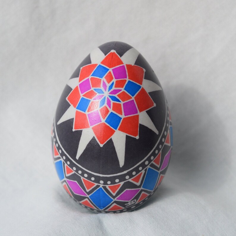 Break Resistant Ukrainian Easter Egg Made In Michigan Usa Pysanky Hand Decorated Composite Egg Easter Basket Gift Traditional Wax And Dye Home Living Ornaments Accents Vadel Com