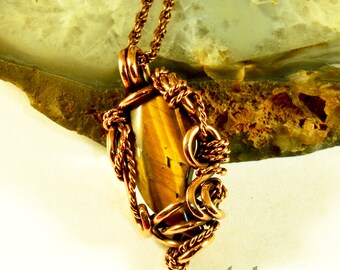 Colgante de cristal de ojo de tigre Alambre de cobre envuelto artesanal Joyería única hecha a mano