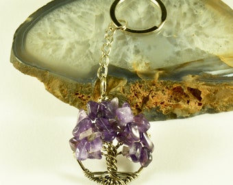 Llavero de amatista con árbol de la vida: llavero con piedra preciosa envuelta en alambre