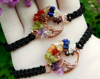 Handgjort chakraarmband lindat i koppartråd: 7 naturliga kristaller Livets träd