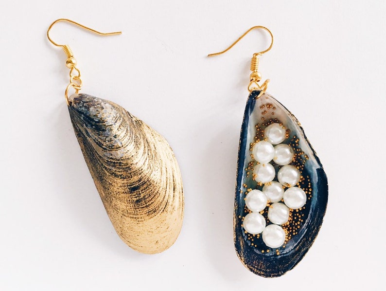 Pearl Caviar Seashell Golden wire unique handmade earrings pearl blue gold jewellery exclusive etsy jewellery gift for her pearls homemade