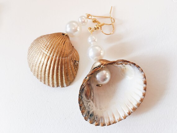 Pearl Caviar Seashell Golden wire unique handmade earrings pearl blue gold jewellery exclusive etsy jewellery gift for her pearls homemade