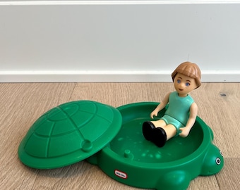 Casa de muñecas Little Tikes vintage de 1989, un acogedor cupé: un icónico automóvil rojo y amarillo, un vehículo de juguete en miniatura retro