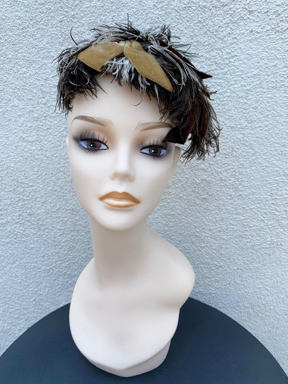 1920's Brown Feathered Fascinator Hat With Velvet Bow Gem