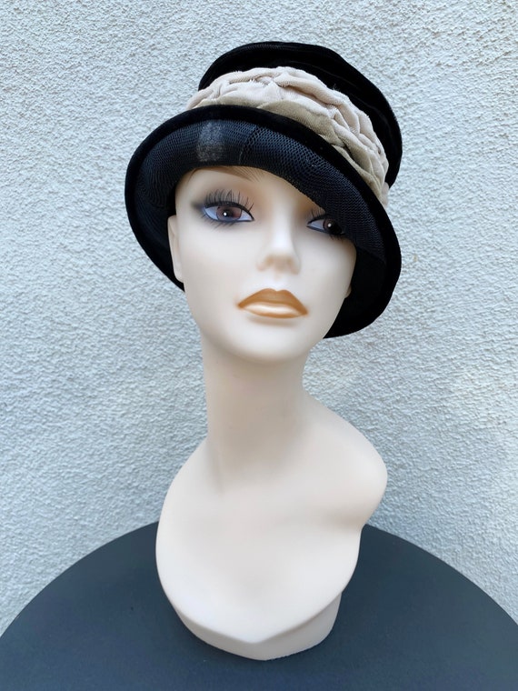 1920's-1960's Black & Taupe Velvet Hat - image 3