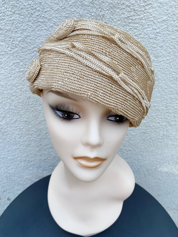 1920's Beige Straw Cloche Hat with Woven Circles - image 4