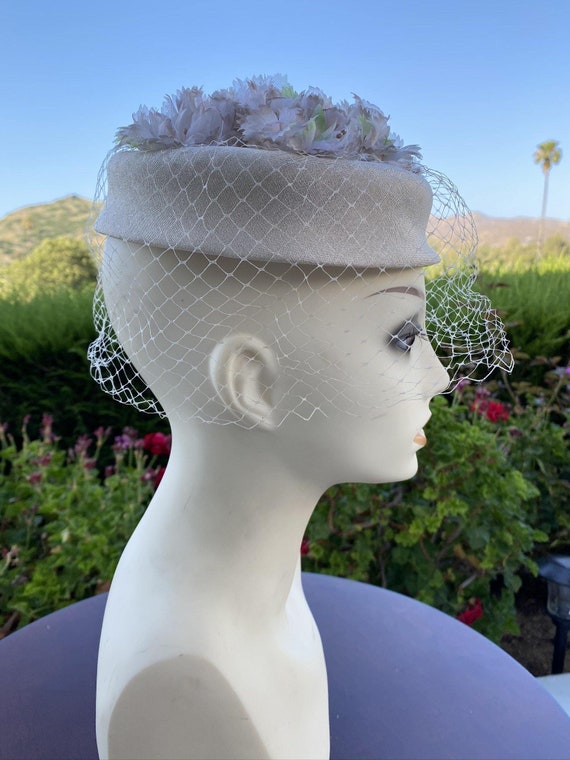 1960's Halo Pillbox Hat with Veil & Flowers - image 2