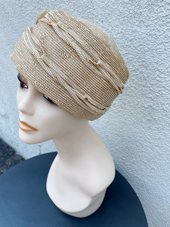 1920's Beige Straw Cloche Hat with Woven Circles - image 3