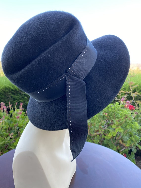 1940's Black Wool Tilt Hat with Grosgrain Ribbon … - image 3