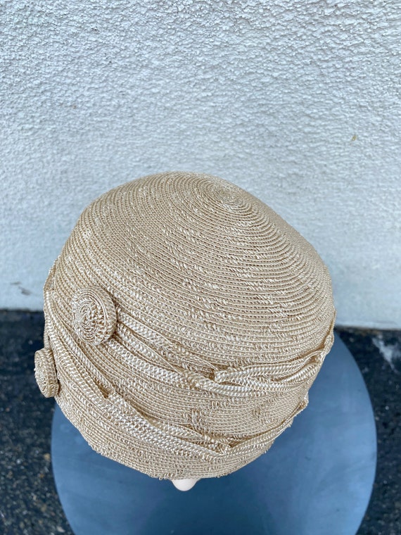 1920's Beige Straw Cloche Hat with Woven Circles - image 5