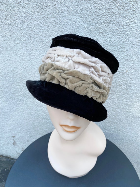 1920's-1960's Black & Taupe Velvet Hat - image 4