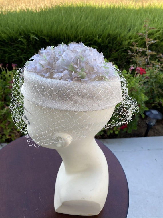 1960's Halo Pillbox Hat with Veil & Flowers - image 3