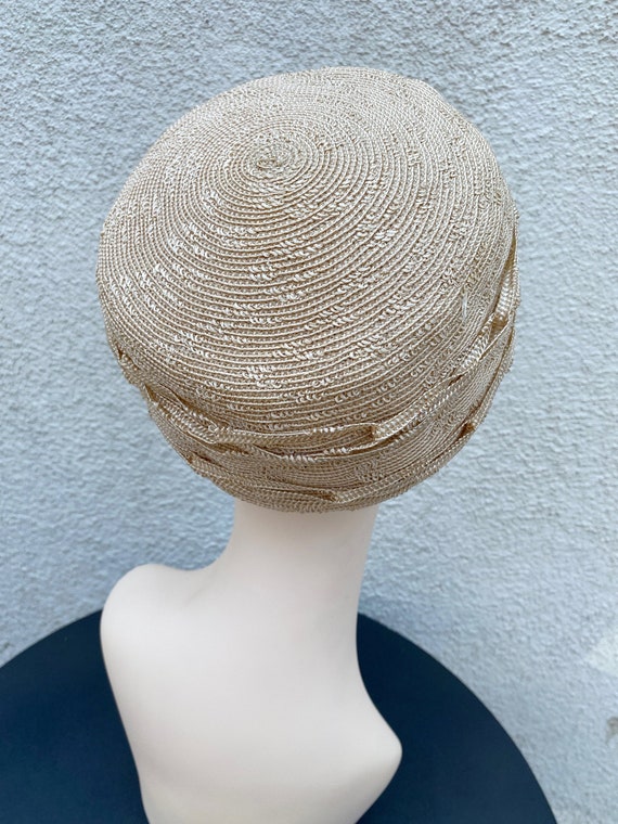 1920's Beige Straw Cloche Hat with Woven Circles - image 6