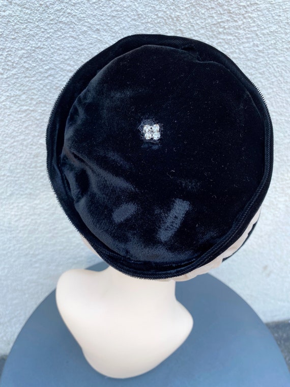 1920's-1960's Black & Taupe Velvet Hat - image 9